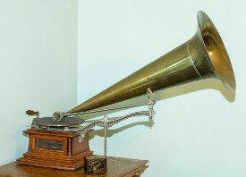 Glass sided Concert Grand Zon-o-phone